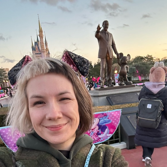 Meet your Posher, Amy - Picture 1 of 2